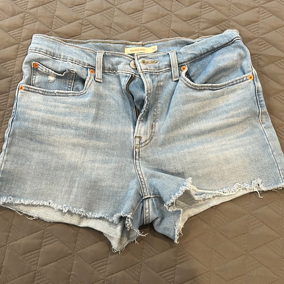 Levi’s high Rise Shorts - Picture 1 of 4